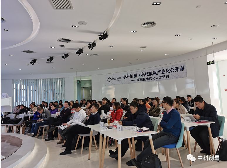 新利体育APP提升班主任专业化水平全市4134名中小学班主任统一培训(图1) 新利体育APP提升班主任专业化水平全市4134名中小学班主任统一培训
