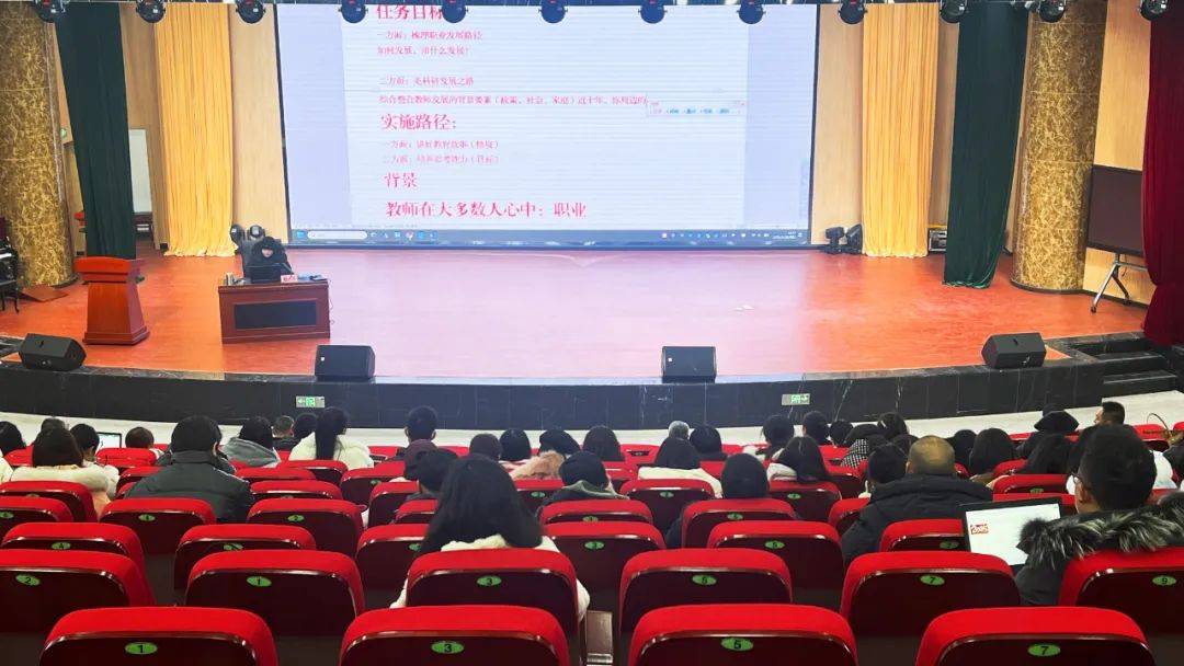 旌阳区教育卓越人才孵化站（德阳市一小站）开展专题培训(图3)
