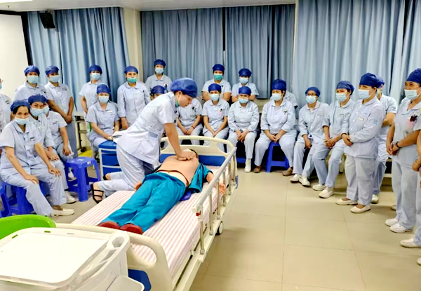 广西：从“一人住院全家忙”新利体育平台 到“专业照护负担轻”(图1)
