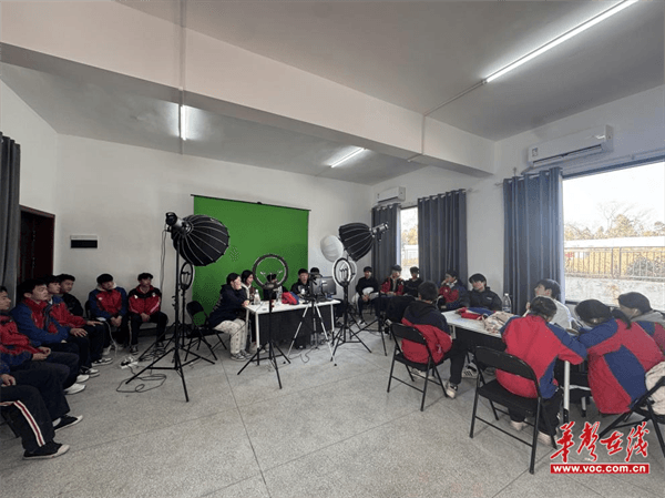新利体育平台湘阴县产教融合实训基地赋能湘阴一职 专业实训助力学生成长(图4)