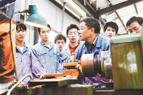 为求职者企业充电赋能南京人社部门端出职业技能培训“年货”