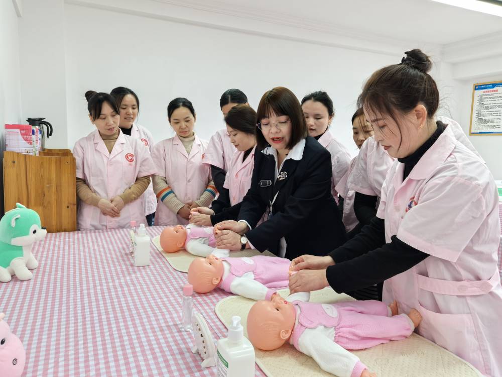 四川首个返乡回乡育婴员职业技能培训班在利州开班(图2)