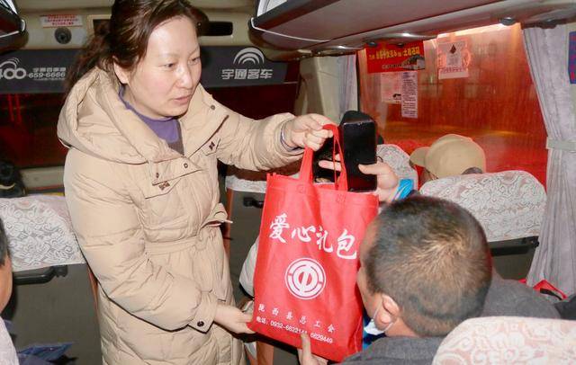 甘肃陇西：早上5点工会春风送岗精准服务(图2)
