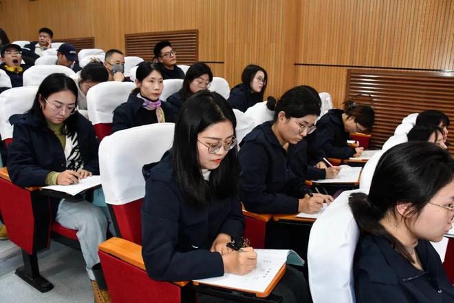 新利体育APP西安市五环中学召开“陈仲刘专家报告会”(图3)