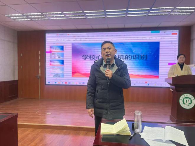 新利体育下载固始一中举行开学预备周系列培训活动(图8)