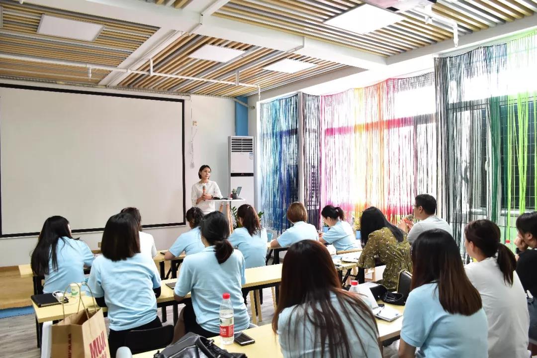 官方:2025年首期女足教练技能提升培训班在福建漳州顺利结束(图1) 官方:2025年首期女足教练技能提升培训班在福建漳州顺利结束
