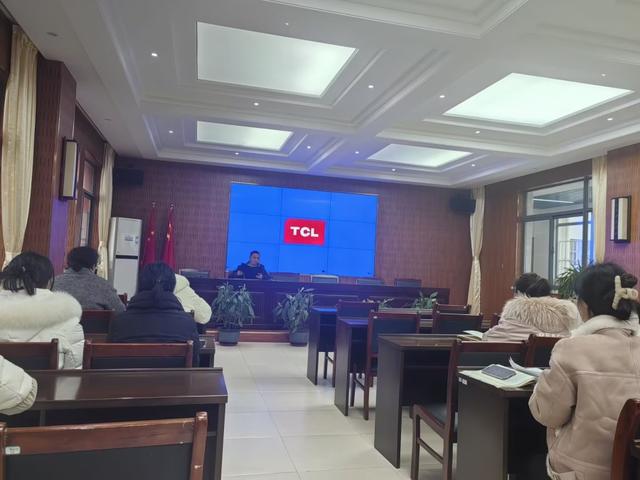 共研新教材 赋能新课堂——合肥市伦先小学语文组开展新教材培训活动新利体育APP(图2)