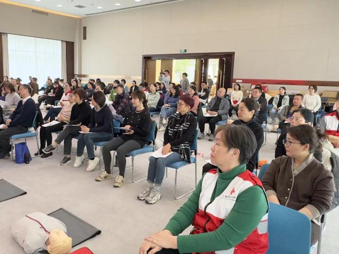 以教育匠心培育城市韧性市红十字会启动实事项目专项师资培训(图1)
