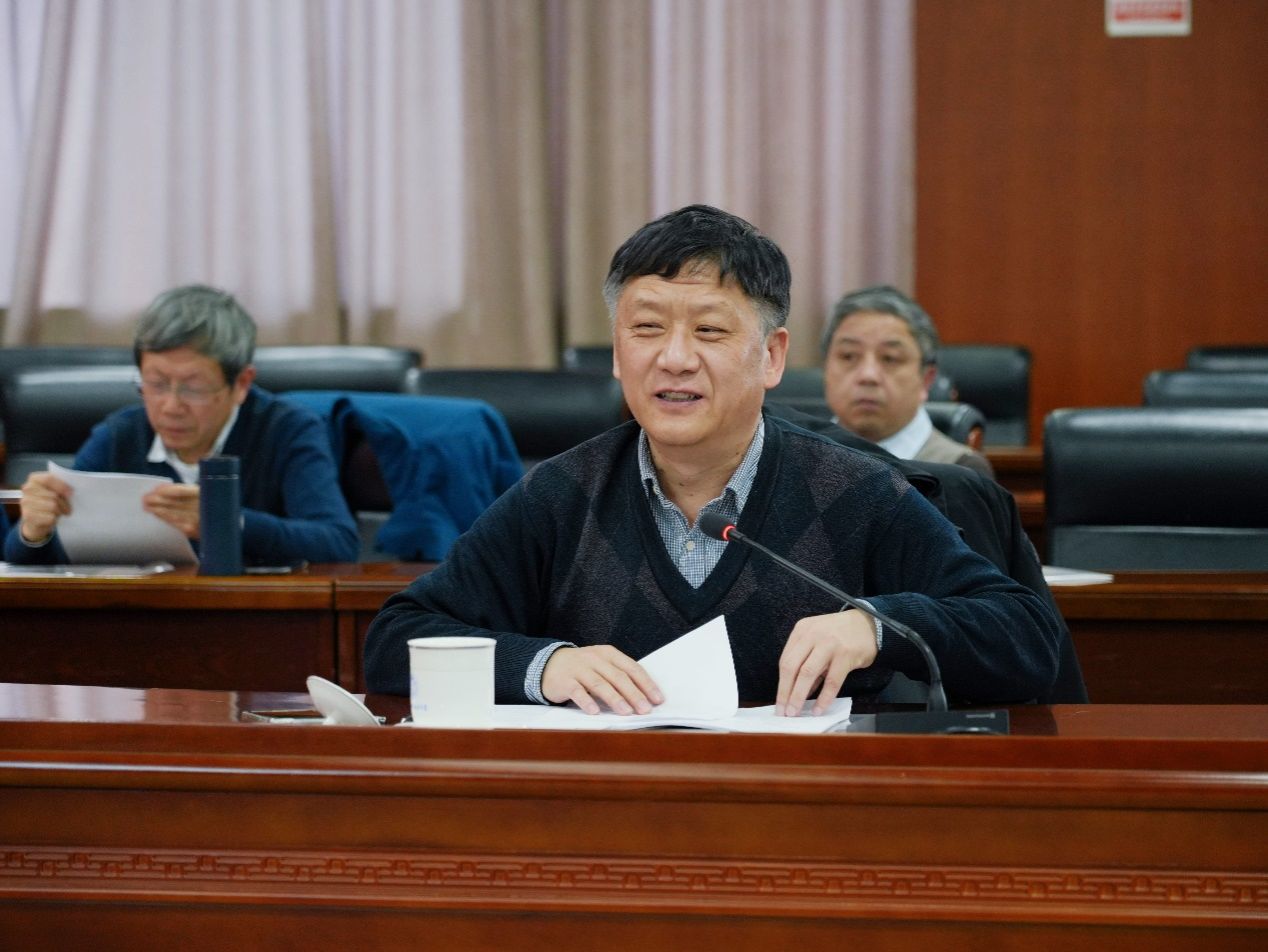 新利体育网址学校召开2025年春季学期校教学督导委员会第一次工作会议(图2)