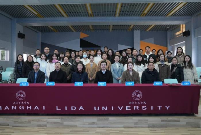 新利体育下载重庆城市科技学院人文学院教师参加AI师资专业培训(图1)