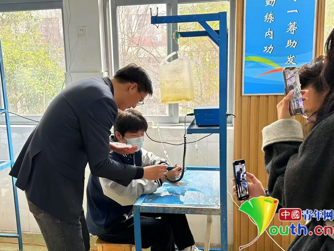 2025年度首期“新电商人才线上+线下培训”公益活动启动新利体育APP(图1)