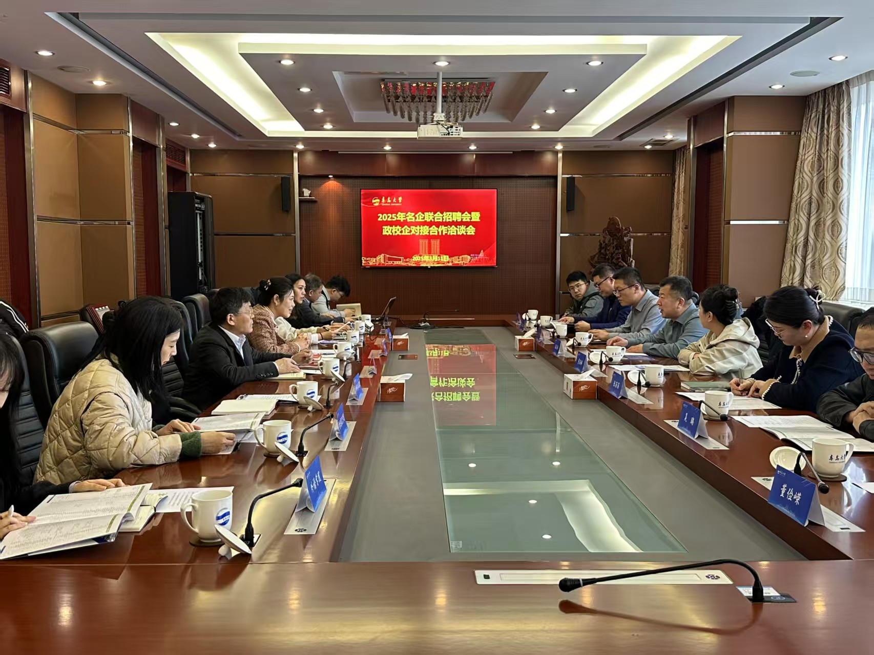 2025年“才聚潍坊直通名校”高校毕业生新利体育入口招聘活动走进青岛(图3)