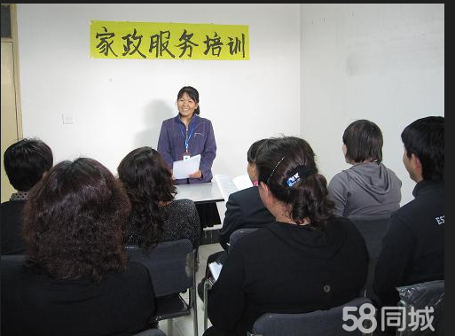 汉滨区江南小学：举行AI技术新利体育APP培训赋能教师专业成长