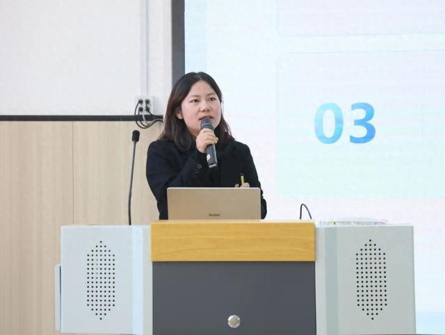 西安市航天城第三初级中学举办AI赋能课堂教学创新专题培训(图1)