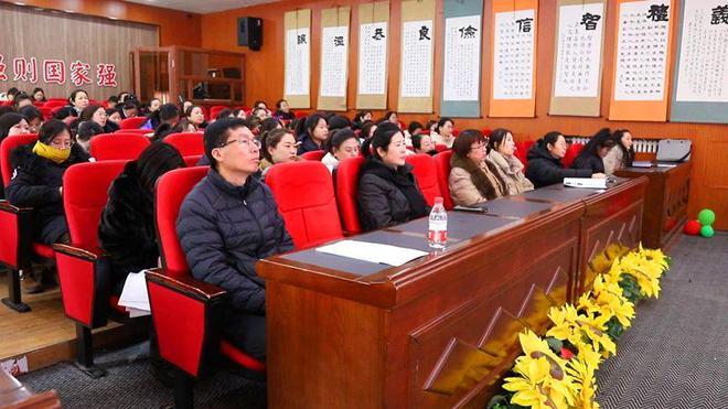 新利体育平台安图:AI科研培训 助力提升教学质效(图2) 新利体育平台安图:AI科研培训 助力提升教学质效(图2)