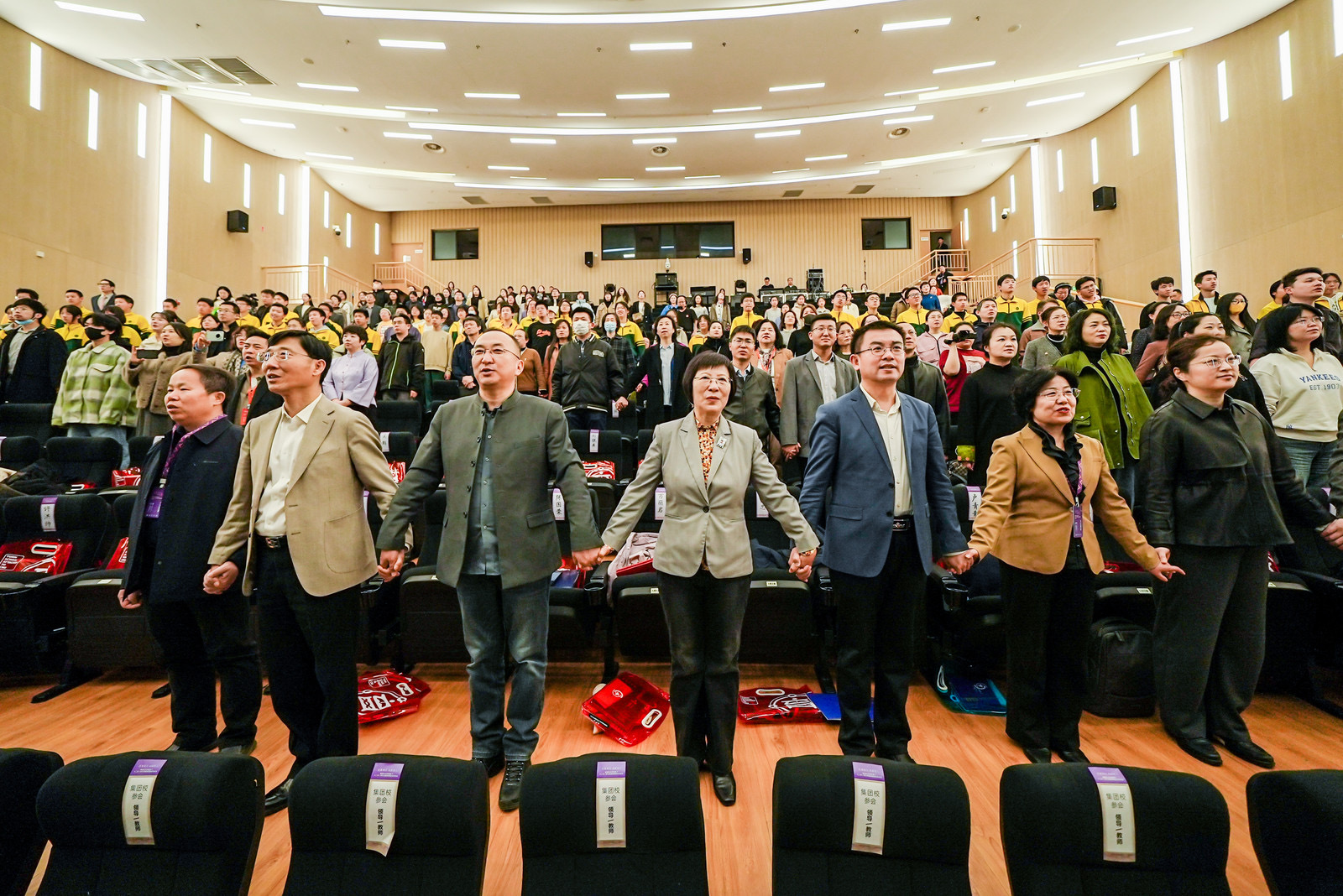 育新教育集团举行十二年一体化戏剧课程建设现场会(图1)