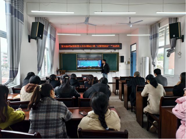 宜宾市叙州区双龙学校开展“AI智链课堂”教学实践培训(图2)