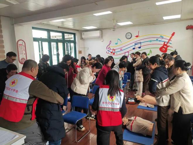 长宁：救护培训进校园 筑牢安全“防护墙”(图3)