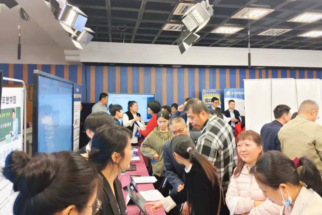 海南省国家中小学智慧教育平台试点工作中期推进会暨人工智能教学培训活动(图3)
