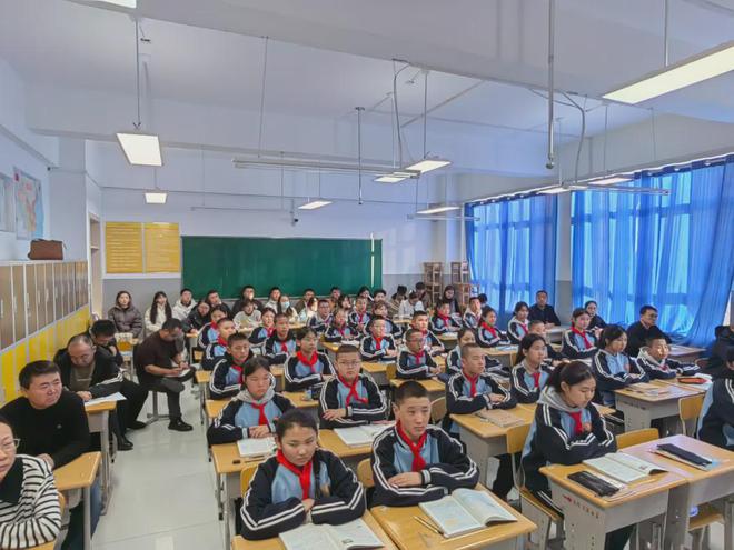 奔跑吧·新一代｜和布克赛尔县教科局举行新入职教师2025年培训(图5)