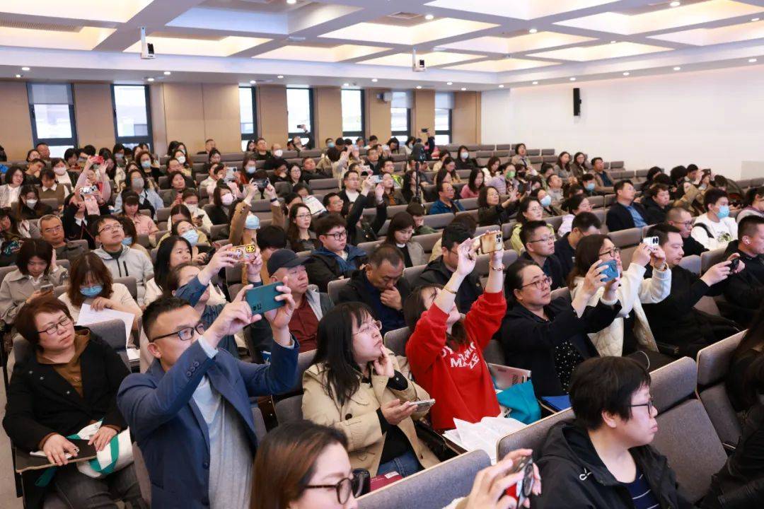 海淀区“中小学教师人工智能教育教学应用能力提升”第四次通识培训和学科智能教学进阶培训结业活动顺利进行(图2)