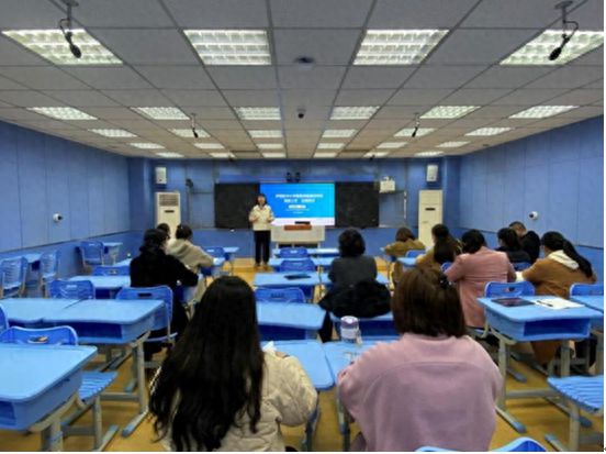 聚焦智慧课堂 助力教学创新 合肥市育新小学开展智慧课堂专项培训(图1)