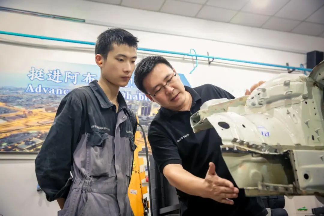 做未来工匠领路人争当职教先锋用心用情育英新利体育官网才……走近这些教师人才(图7)