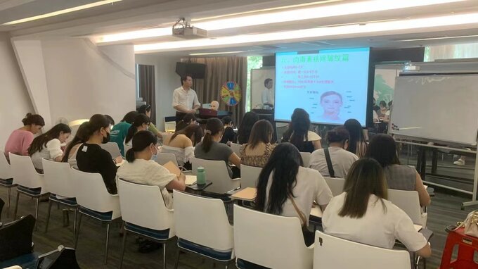 武汉经济技术开发区湖畔小学推进教师人工智能素养提升助推教育变革再升级