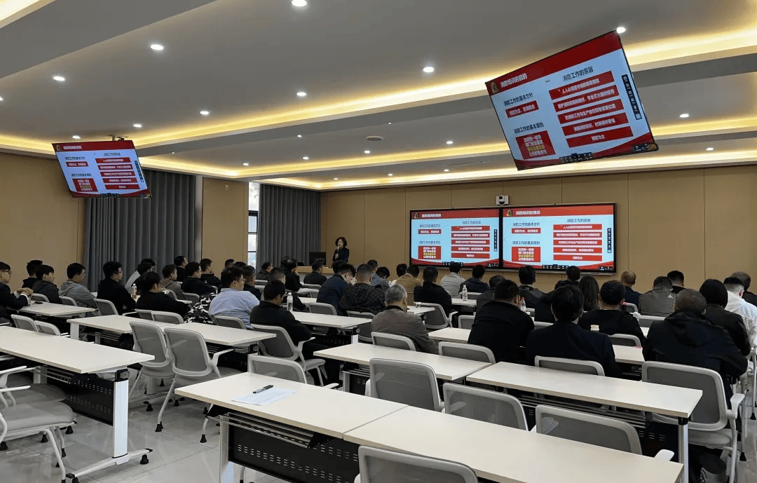 2000人抢着学硬核技能？这届培训太会了(图1)