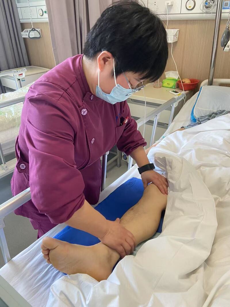 江苏多点推开免陪照护服务 破解“一人住院全家忙”(图1)
