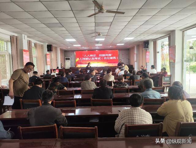 镇平县曲屯镇：靶向发力“精准滴灌”激活“人人持证”就业新动能(图1)