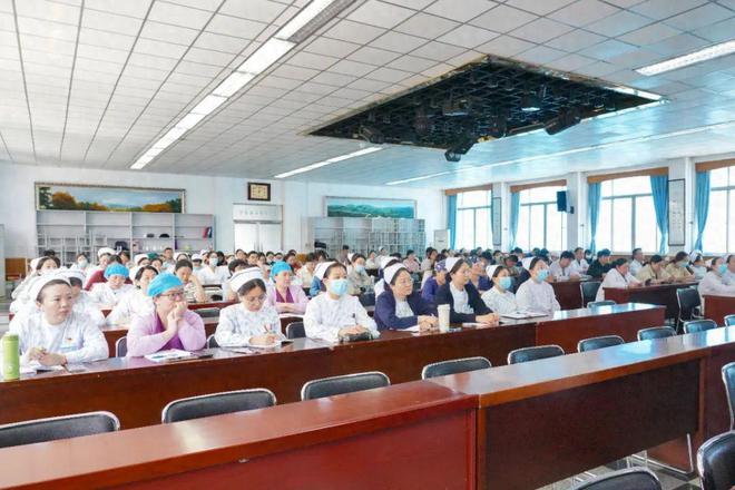 2025年徐州医科大学第二附属医院开展青年教师教学基本功专项培训(图1)